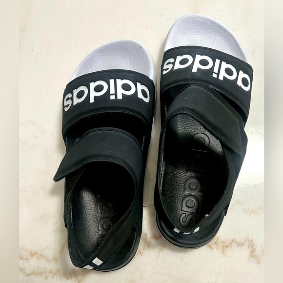 Adidas Women’s 6 Adilette Casual Sandals Black Colorblock Adjustable Strap - Picture 5 of 8